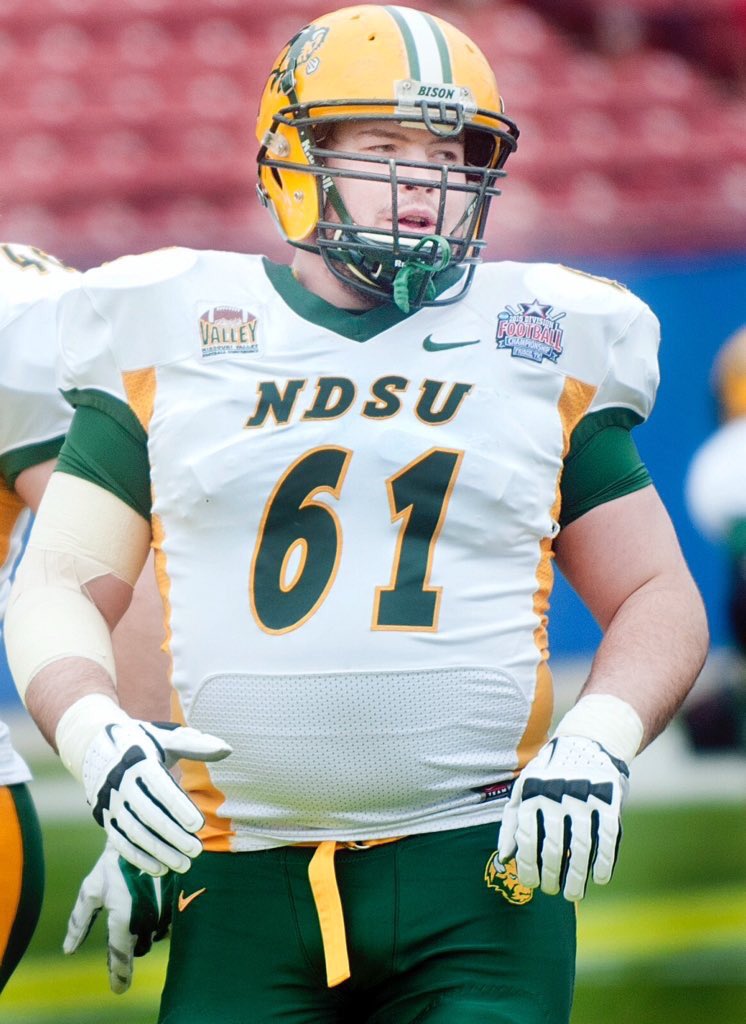 jsteck65's tweet photo. Bison Nation, 61 days until NDSU stampedes into the 2023 season! Talk about "Blue-Collar", this former player was at the top when it came to work ethic. His hard work would eventually pay off by winning 🖐rings. My friend, @BarleyBrian61! #BisonFBCountdown #LetsGoBison #HornsUp🤘 https://t.co/wvHKJiDHy7