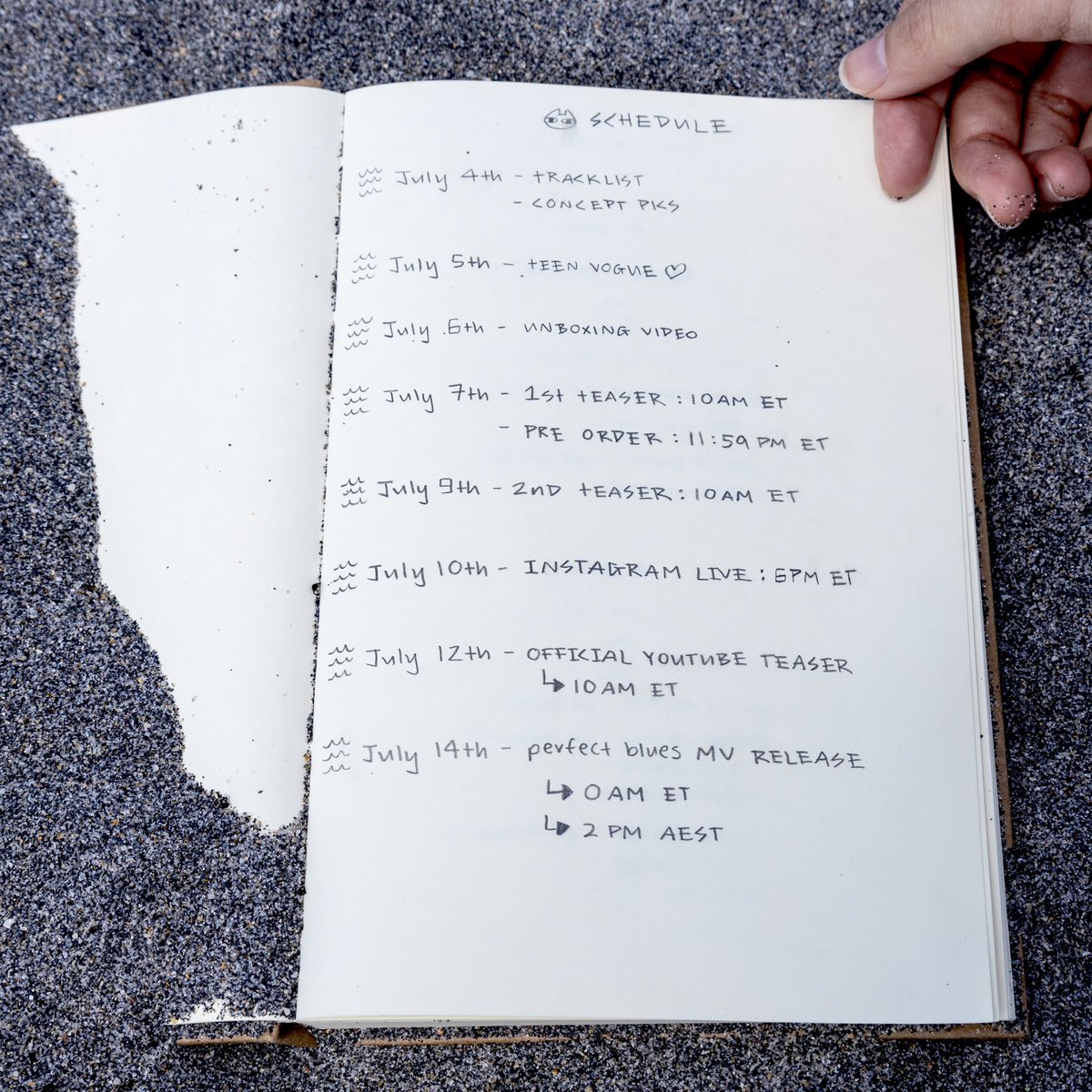 hannahhbbahng's tweet image. DEBUT SINGLE “perfect blues”

2023. 7. 14

PRESAVE LINK:

lnk.to/perfectblues

CD &amp;amp; VINYL PREORDER STARTS JULY 7TH 11:59PM ET EXCLUSIVELY AT: bahngshop.com

@BahngEnt #perfectblues #hannahbahng #hannahbahngdebut