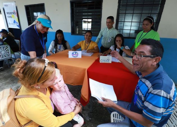 anafuentespsuv's tweet photo. El programa Amor en Acción se dirigió a  la comunidad de El Barril en la parroquia La Pica, para atender a 200 niños y niñas. Allí realizamos una jornada de atención integral a los más pequeños en los sectores vulnerables de nuestro municipio.

#Monagas #Maturin #ConMaduroPaLante https://t.co/lK9tgjUbxy