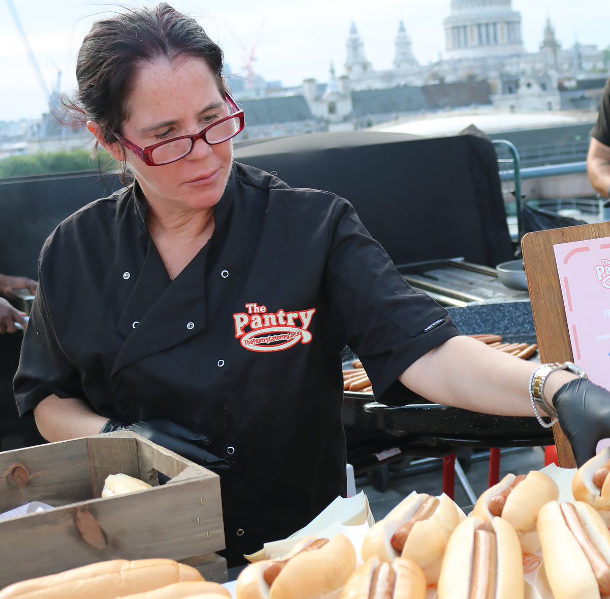 🌈 We celebrated love, equality, and diversity at the incredible Pride event with IG! 🎉✨
#prideevents #IG #LondonCatering #privateevents #corperatecatering #eventscatering #food #hotdogs #londonskyline #chef #teampantry #pantrykitchens #thepantry