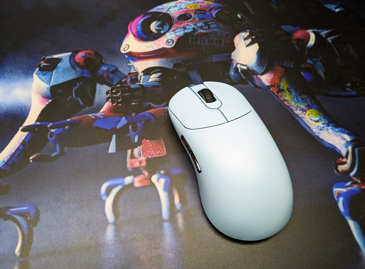 TheProfosist's tweet image. Latest @vaxee_corp mouse made it on my mouse pad. Snagged a @ZYGENJP #NP01S wireless in the sharp looking Blue!

I&apos;ll be testing the new firmware other features like charging as well as competition mode.
#TechPorn #GamingMouse #MouseEnthusiast #TechPickup