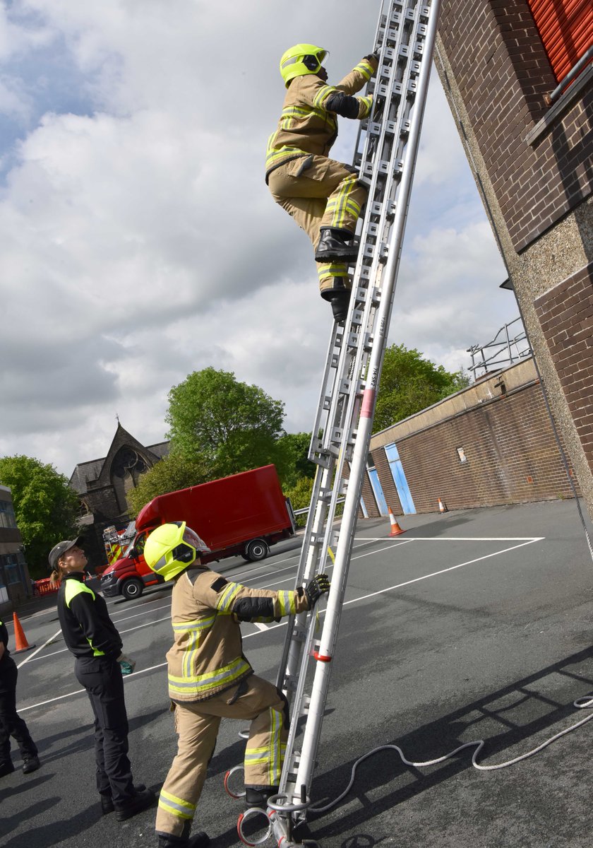 West Yorkshire Fire and Rescue Service tweet media