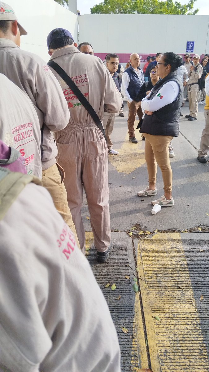 awify's tweet photo. @lopezobrador_ Se cancela la venta de GAS BIENESTAR por que no nos permiten la entrada https://t.co/ZL0j3XEY5w
