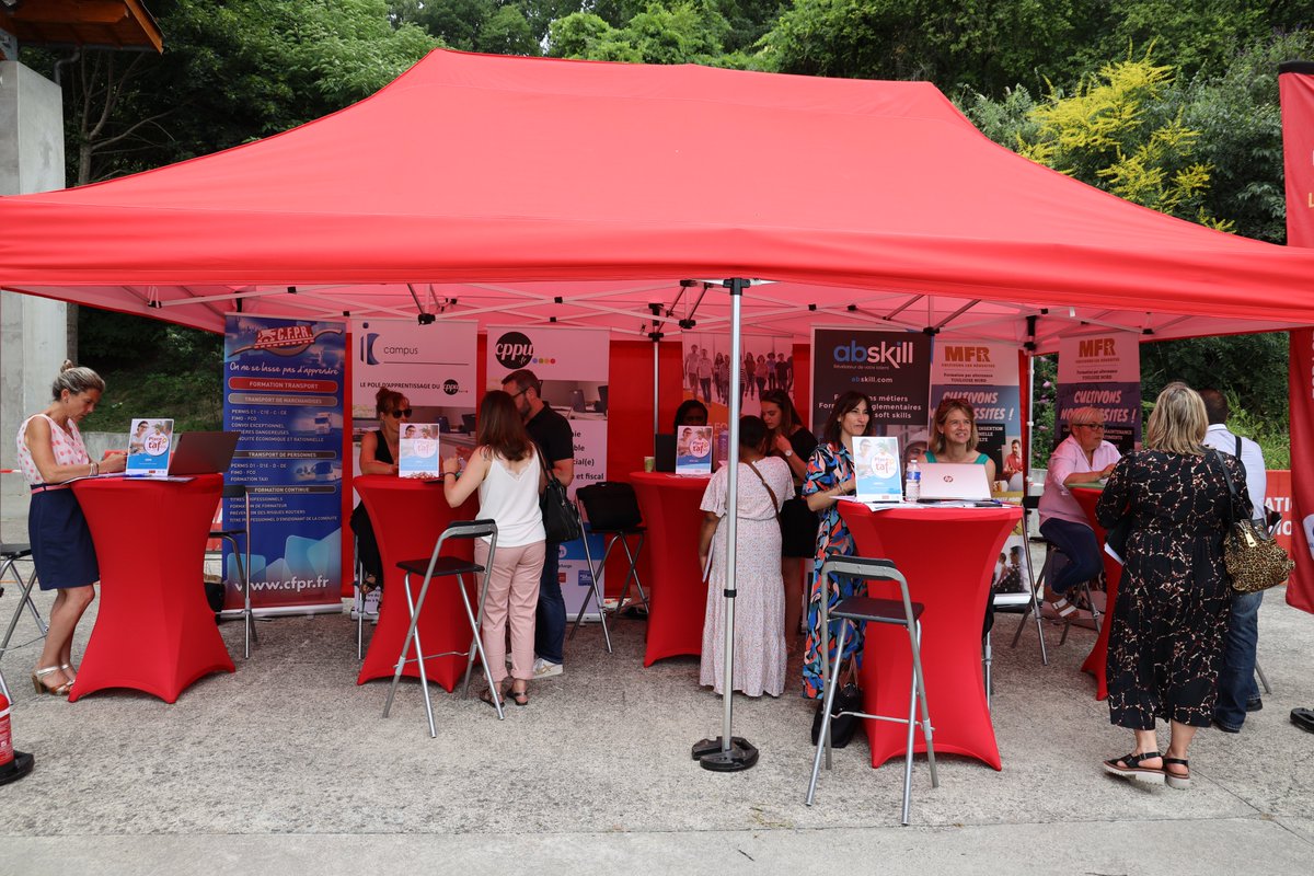 FrancoisJurquet's tweet photo. 📌Bilan #PlaceDuTaf à Castelnaud'Estrétefonds : 6⃣ organismes de formation, 1⃣2⃣ entreprises & 5⃣ partenaires de l'emploi ont accueilli...2⃣0⃣3⃣visiteurs ✅Des embauches "en direct", des belles promesses & une satisfaction unanime des acteurs engagés❗️Bravo👏et merci à tous🙏 https://t.co/PU1G6F5f44