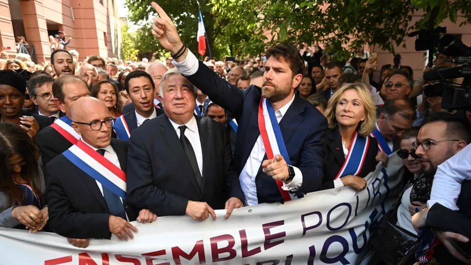 LaSouche84's tweet photo. Assez agacé de voir les LR se refaire la cerise autour du cas #VincentJeanbrun, sachant qu'il déplorent les conséquences dont ils ont chéri les causes.
Les LR ont fait venir des centaines de milliers d'immigrés par an, et ils ont fait barrage à ceux qui s'y opposaient. https://t.co/pg0wuiwNdy