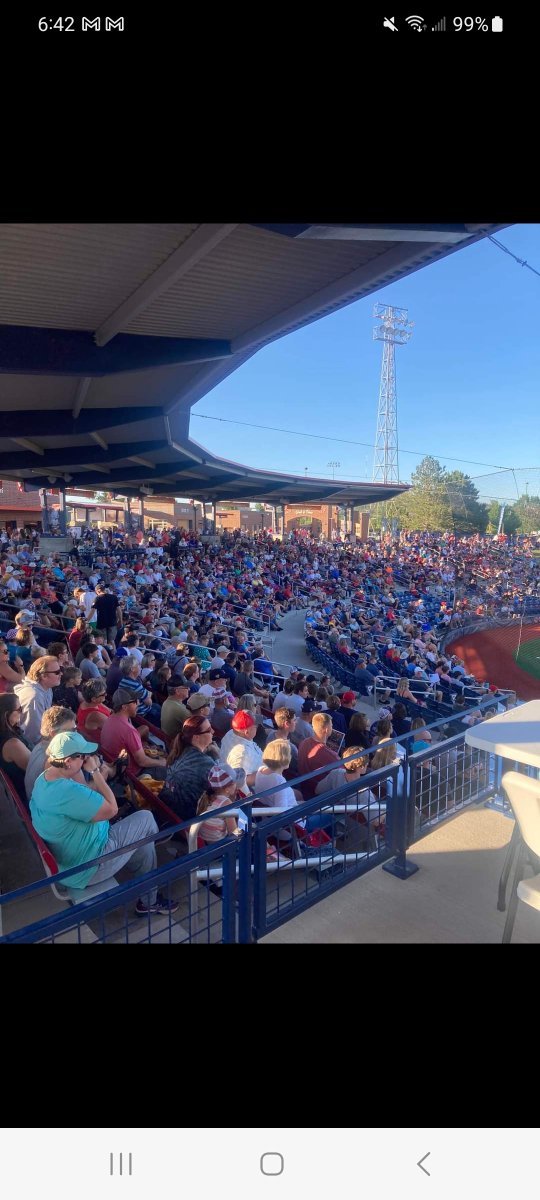 natesportsguy's tweet image. 👀 This is a Legion Baseball crowd at Post 22 in Rapid City last night. Has to be the biggest crowd for a Legion game in the country!?