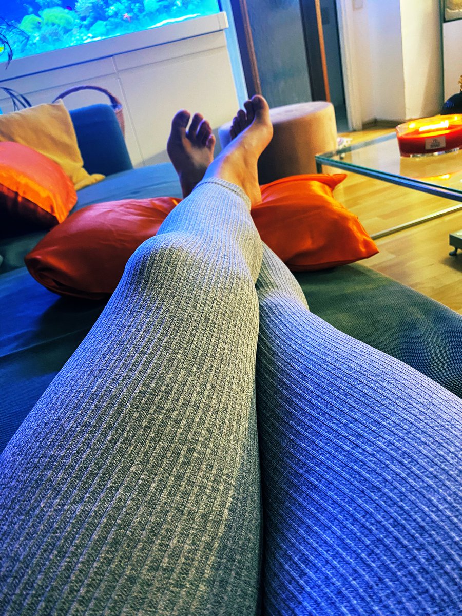 medunaPrinzess's tweet photo. An alle paypigs da draußen 😜 ich entspanne lieber und gebe euer hart verdientes Geld aus, ist auch irgendwie eine Art Arbeit 😂
#findom #paypig #MONEY #findomfeet #foot  #payment #shopping #pay #paymylife https://t.co/hzoGty1upr