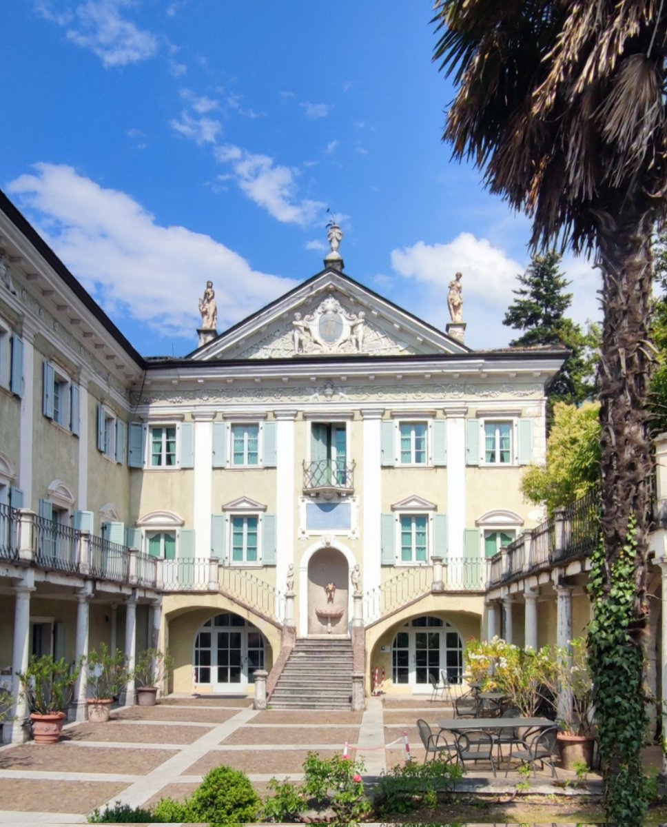 thefad5's tweet photo. Why some of the best conferences are in Italy?
1) talks start at 10am, max 5 per day 
2) great food and coffee
3) venues be like: https://t.co/1dEufpFsOC