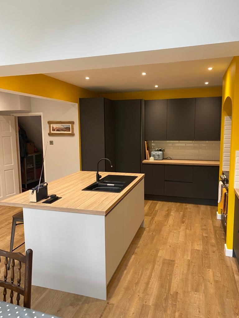 JMIbristol's tweet photo. An Aspen Anthracite Super Matt kitchen we recently fitted in Westbury On Trym.
@PebbleKitchens 
#kitchens #kitchensbristol #kitchenswestburyontrym https://t.co/pWSXkIpVwz