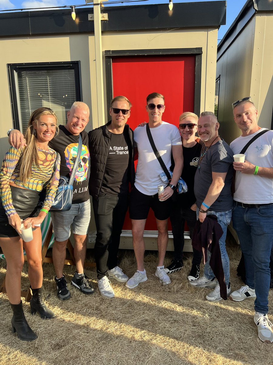 marksherry's tweet image. What an amazing time we had at @asot London yesterday!! 

Here’s a photo with the big boss man @arminvanbuuren and also @djdavidforbes, @bryankearney and the crew..such a great day! 

Loads more videos to follow 😎🙌

#asotlondon 
#astateoftrance 
#trance 
#silverworksisland