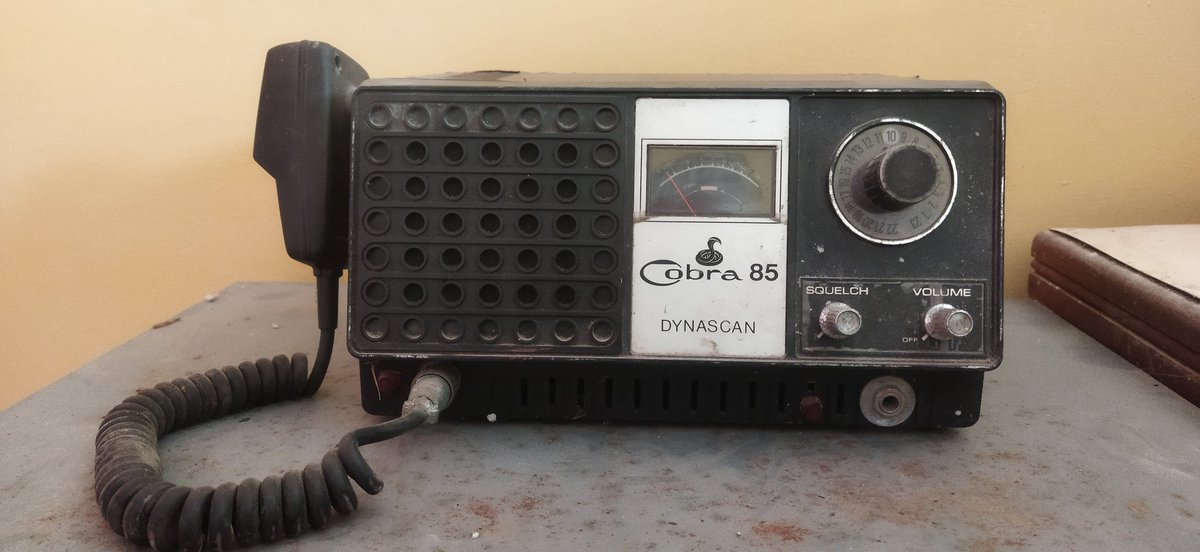 RADIO DYNASCAN COBRA 85.
Nos llegó en calidad de Donación este equipo de comunicación que data de comienzos de la Década de los 70's.
Opera en la llamada Banda Ciudadana u Once metros.
Otra interesante pieza que pasa a engrosar el Inventario del Museo Acuario Ocumare de la Costa.
