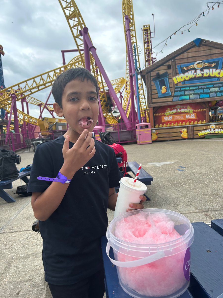 5tJohnsTower's tweet photo. We had the best trip @AdventureIsland
#feelingdizzy #y6mememories https://t.co/7BxqcVXeWJ