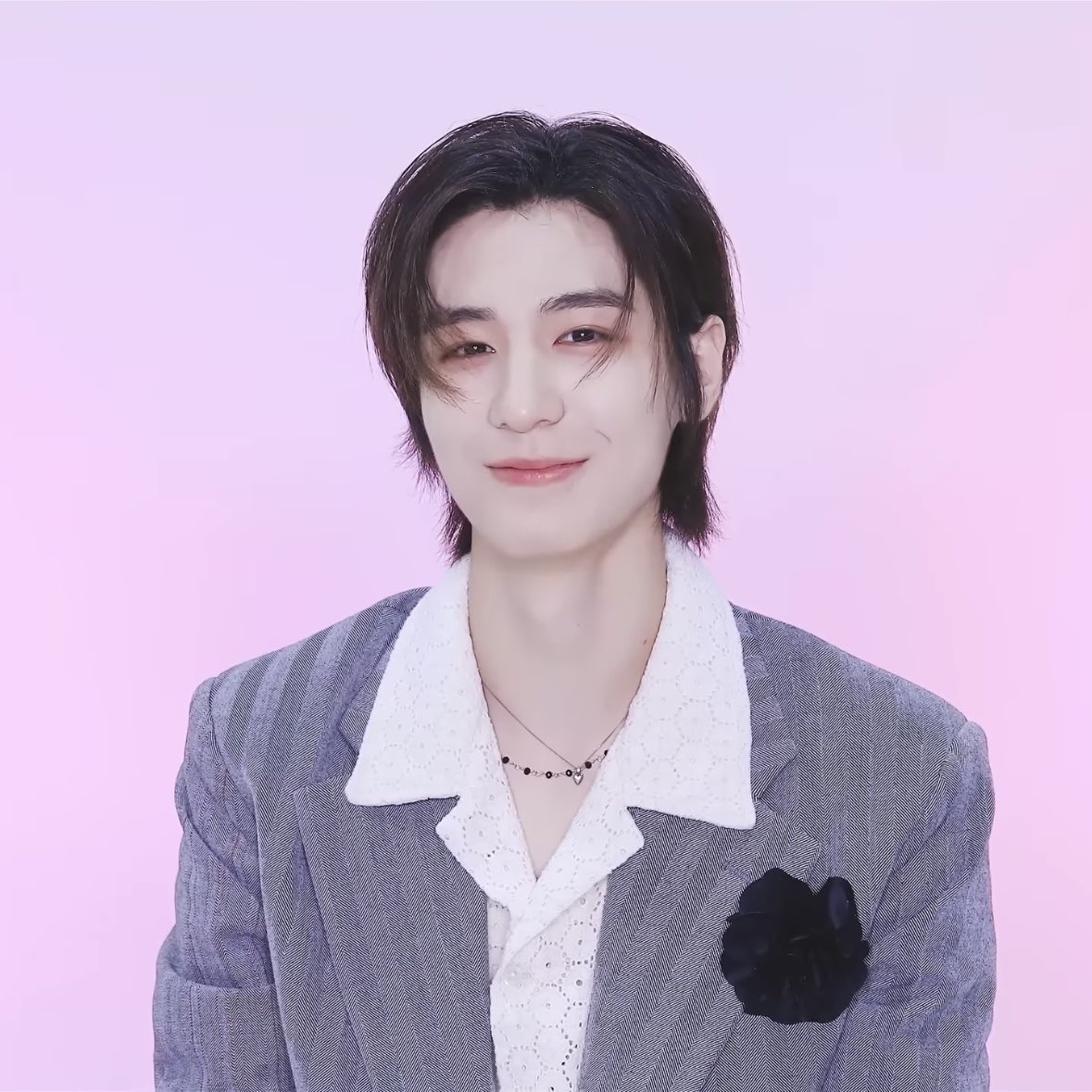 bndhanni's tweet photo. @MnetKR #비주얼캠_보이넥스트도어 
제가 뽑은 명장면은 바로 표정천재제스처만재 이한이가 하트컨페티를 냠하는 장면입니다!!
하트 한입하고 사르르 웃는 비주얼폭격기 이한이의 공격에 그만 정신을 잃었습니다.보너스컷에서 원래 멤버들의파트가 아닌 다른파트의 표정까지 자세히 볼수있어서 너무 좋았어요💗 https://t.co/n1MJFrN3Y5