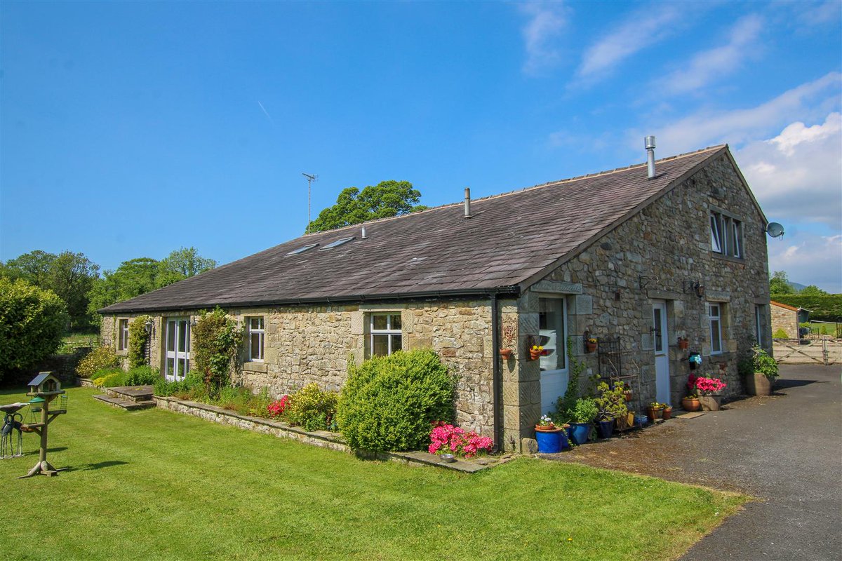 Athertons_EA's tweet photo. Reduced: Goose Lane, Chipping PR3 2QB – five-bedroom barn conversion with outbuildings, now for sale at £965,000.

Available with no onward chain, this charming, characterful and spacious family home is set within the Forest of Bowland AONB.

https://t.co/hh8vwfrxty https://t.co/z7NyOtwrn9