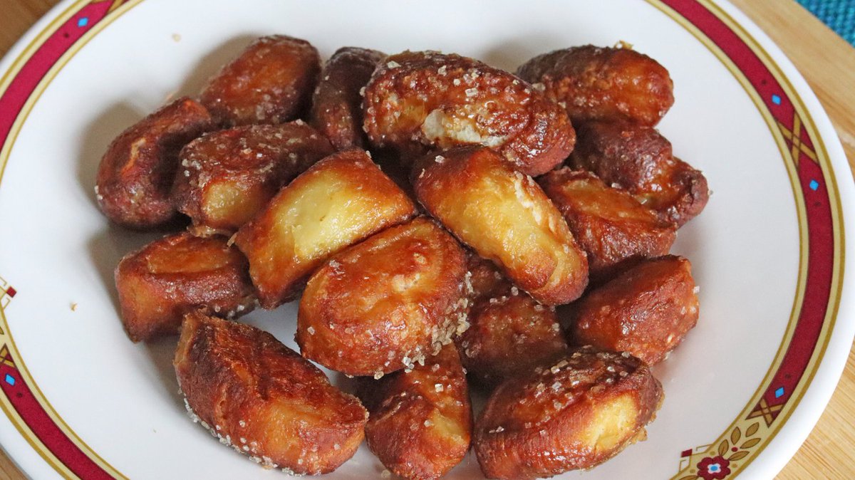 Ditch the deep fryer and embrace the air fryer trend! These #AirFryerPretzelBites are healthier, but just as delicious! 🙌🥨 #SnackGoals #HealthyCravings
Here's the recipe link:
topairfryerrecipes.com/air-fryer-pret…