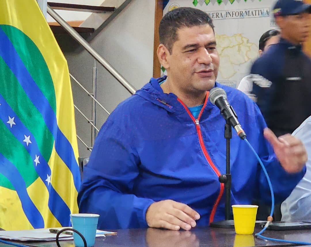 Tito Oviedo tweet media