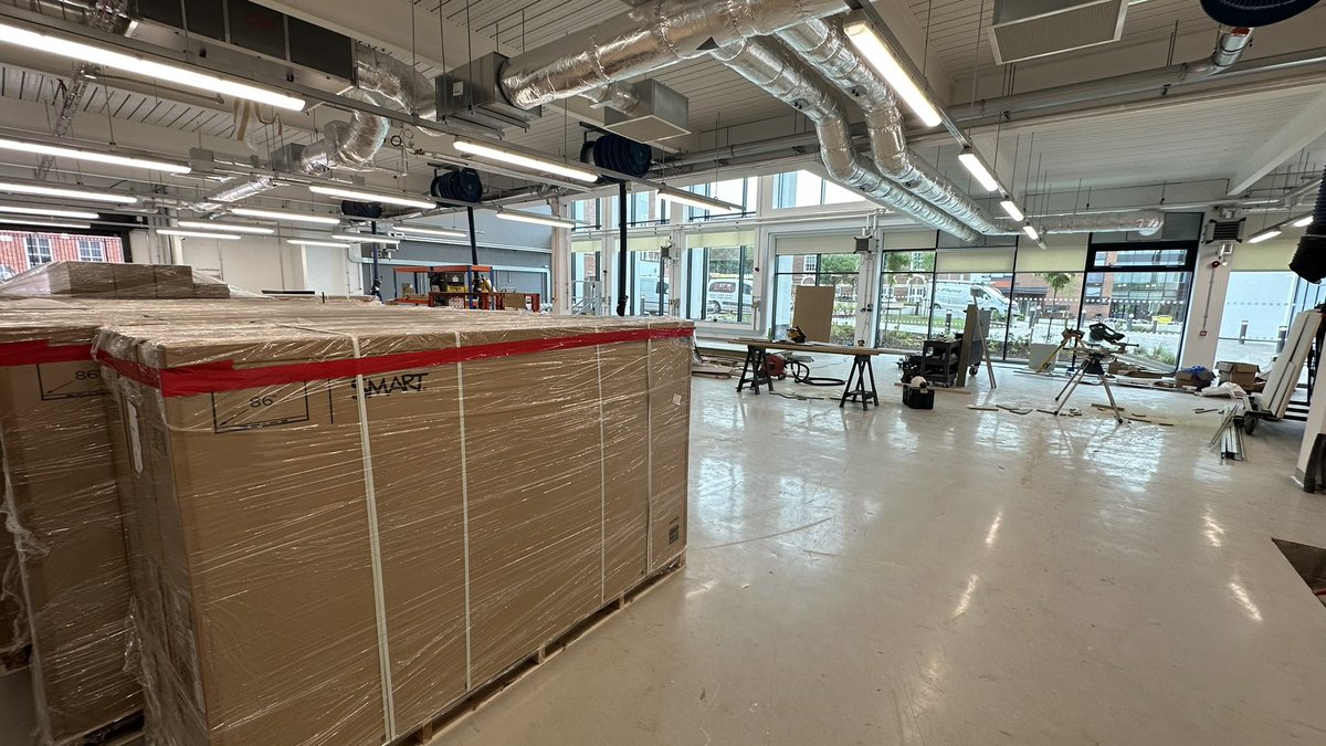 MarkHartwright's tweet photo. It’s all happening at @NSCGStafford! After a morning training at @NSCGNewcastle I got a look around the stunning new build at the #Stafford Campus! @PrimoIT_co_uk excited to see all these @SMART_Tech Boards up and running and increasing #ConnectionsThatMatter #SMARTuk https://t.co/WdvPx2RZTe