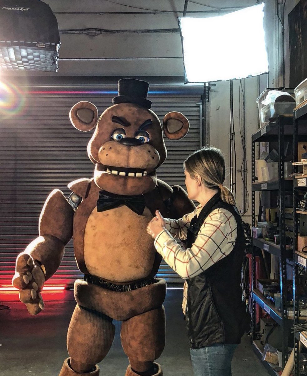 🐻 FNAF Movie Info 📽 on X: Filming has concluded at the Freddy Fazbear's  Pizza Place facade for 'FIVE NIGHTS AT FREDDY'S' and is now being taken  down. Source: @/Kuronoma_Aoba #FiveNightsAtFreddys #FNAF #