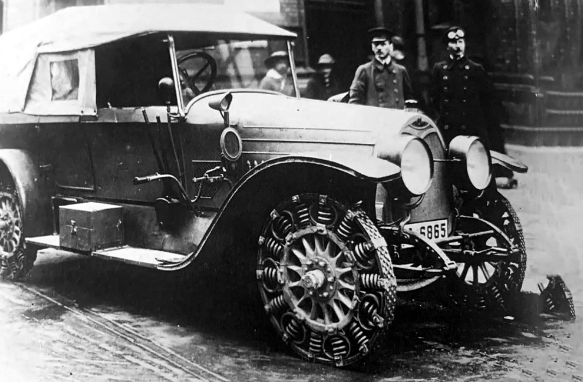 In the early 1900s, the shortage of rubber and the challenges associated with filling tires with air during the First World War led to a significant need for alternative solutions. In response to this problem, German engineers devised a groundbreaking invention in 1916—a steel