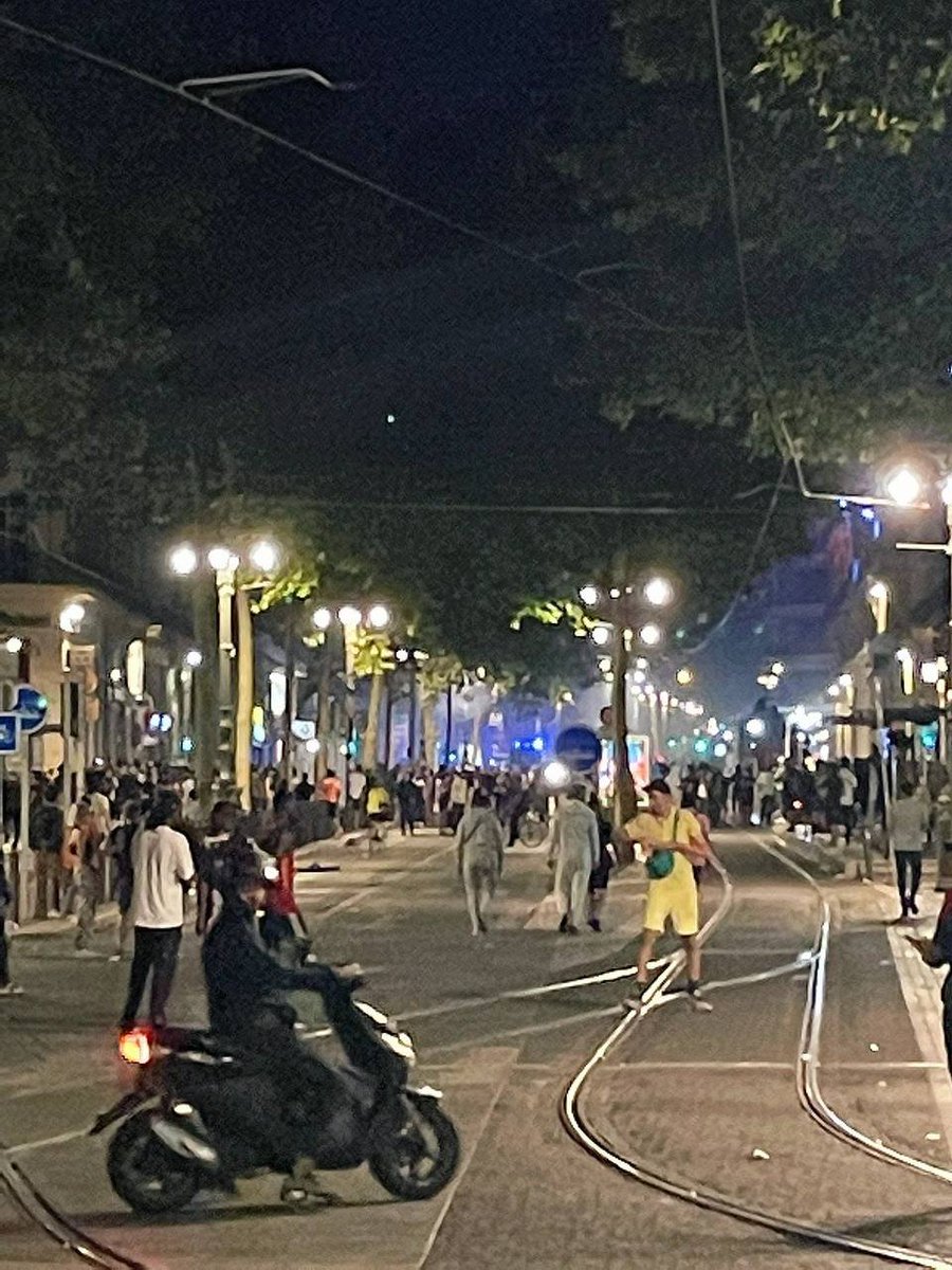 rubycalime84's tweet image. No longer interested in traveling anymore, now in the United States the situation of riots and demonstrations is increasing day by day, it is scary if going out at night like in the day can be trespassed or stolen. shoot dead