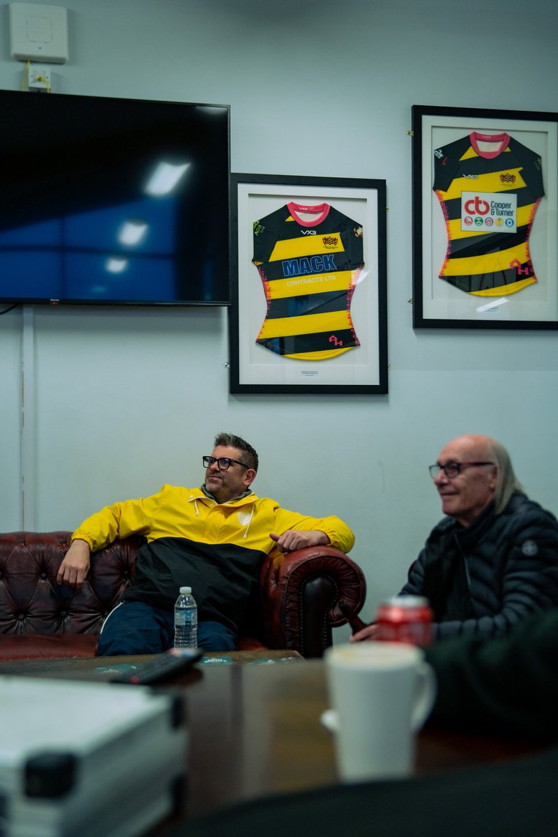 When @Epithemiou commits to a gig he even comes in the clubs colours! 

#Angelosepithemiou #comedy #consettcomedy