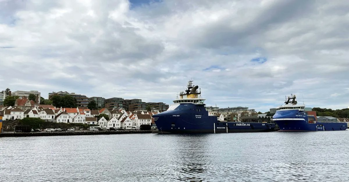CarbonBubble's tweet photo. Environmental groups are demanding an immediate halt to the ongoing development of three Norwegian 🇳🇴offshore #oil🛢️ fields, seeking a court injunction against the government https://t.co/Y7EKHCFdGH #Equinor #AkerBP https://t.co/zG6feVpqxf