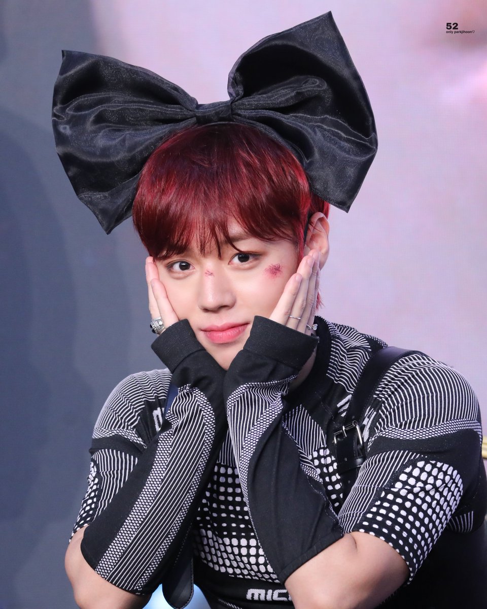왕리본강아지🎀🖤

#이빨강아지 #맥훈이
#박지훈 #PARKJIHOON