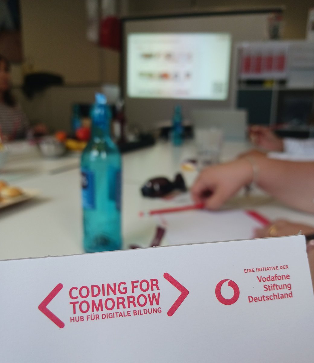 7JGarriz's tweet photo. Estupenda acogida de @VF_Stiftung a los docentes de la Comunidad de Madrid en el primer día de formación, en el programa #CodingForTomorrow en Düsseldorf: Lego Spike,  Scratch, unplugged programming y mucho más! #IFC_Madrid #DigiCraft @FundVodafone https://t.co/oY8rVTth6f