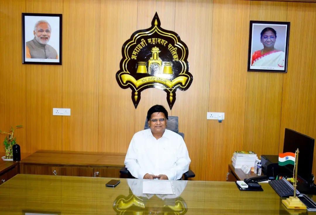 अमरावती महानगरपालिका आयुक्‍त पदी देविदास पवार रुजु

अमरावती महानगरपालिकेत आयुक्‍त या पदावर देविदास पवार हे दिनांक १ जुलै,२०२३ रोजी रुजु झाले. सेवानिवृत्‍त महानगरपालिका आयुक्‍त डॉ.प्रविष्‍ट आष्‍टीकर यांची भेट घेवून त्‍यांनी आयुक्‍त या पदाचा पदभार स्विकारला.