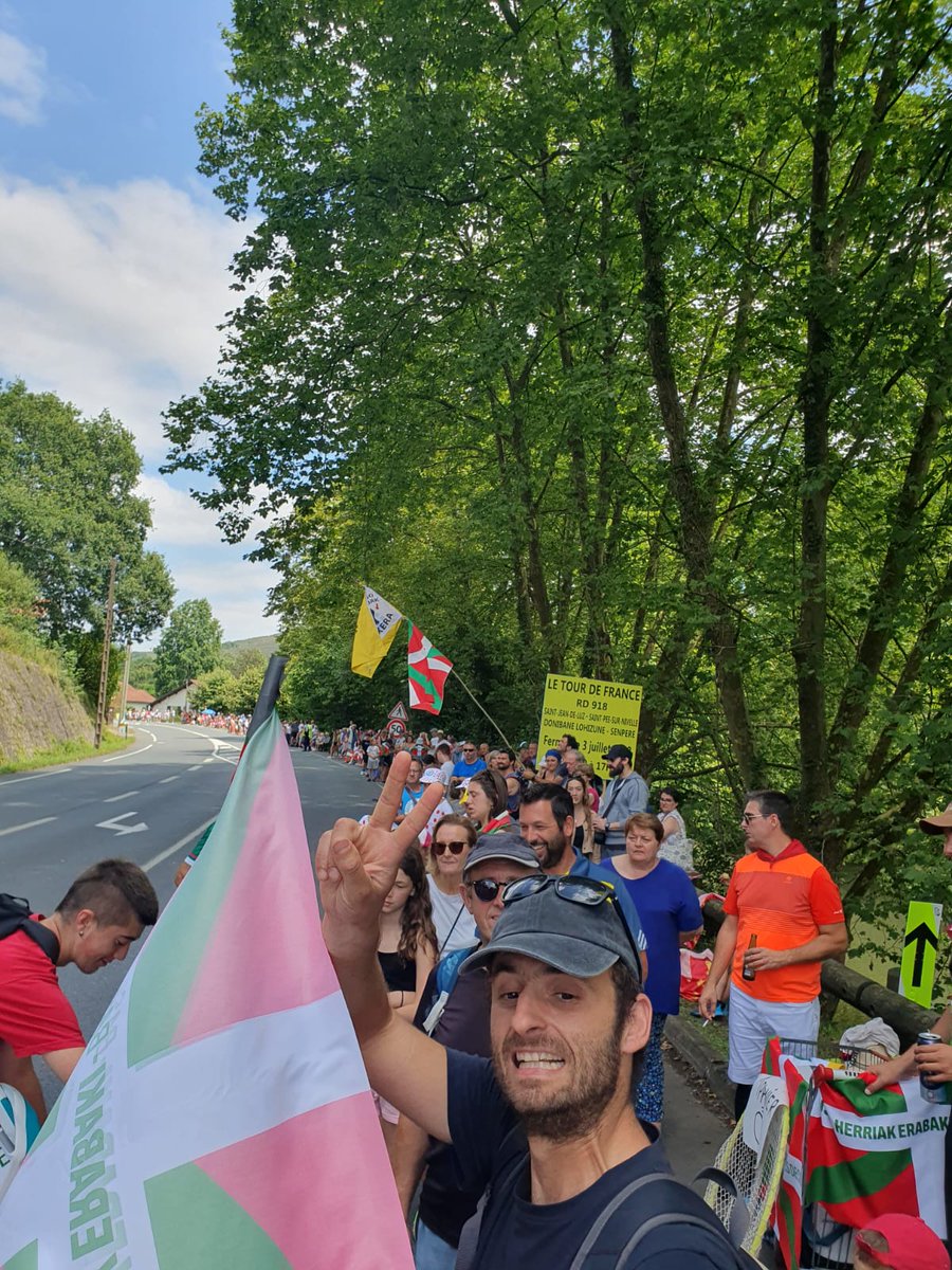 TourIparEH's tweet photo. Irria ahoan, Frantziako Tourraren 3. etaparen iritsiera itxoiten

#TDF2023
#basquesdecide
#euskalherriakerabaki https://t.co/AVNdZfsq8e