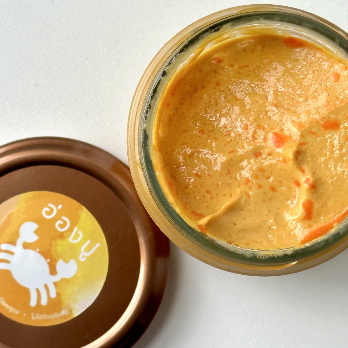 อ่องปูร้านโปรดที่ซื้อประจำไปแล้วอะ เป็นอ่องปูของแท้ ที่ทำมาจากมันปูนาแท้ๆ ปกติเป็นคนชอบทานมันปูอ่องมาก แต่ร้านในตลาดส่วนมากเค้าจะผสมไข่มาเยอะมาก แทบจะไม่ได้กลิ่นกับเนื้อมันปูแล้วอะ ชอบอ่องปูร้านนี้มาก คลุกกับข้าวสวยร้อนๆโคตรฟิน เข้มข้นมาก