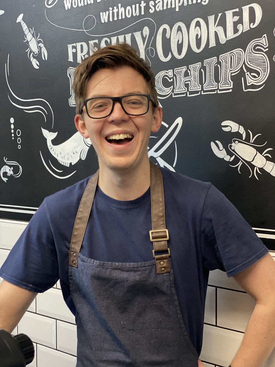 Giacopazzis's tweet image. When the chips are down…well, needing served 🙈 …it’s great to have an extra pair of hands so how glad are we to see this face!!! We’re so grateful to have Marcus back to help us out for a few weeks and we’re sure you are too! ⭐️ #helpinghand #theboyisback #friendlyface #waiter