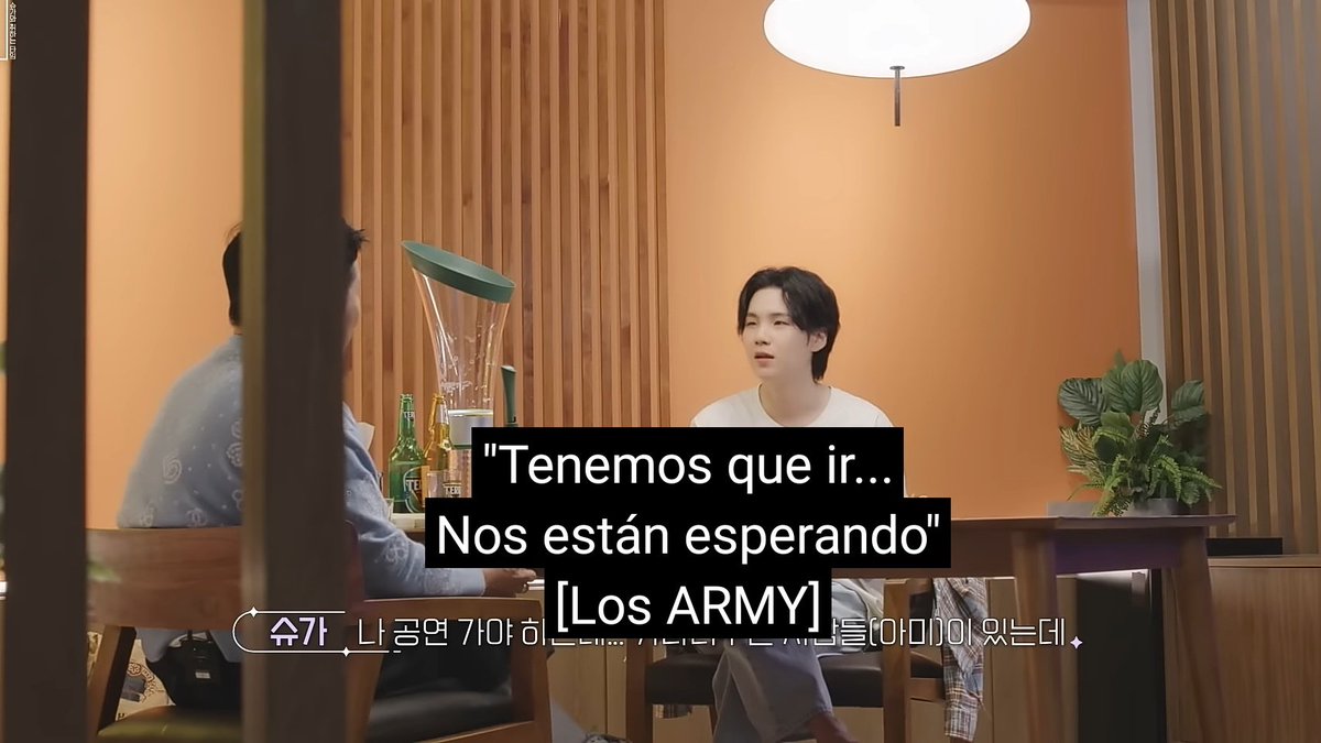 kiss_seven7's tweet photo. 🐱: Cuando me lo pasé mal por la pandemia y tuvimos que suspender los conciertos
🐱: Sí, sí lloré por primera vez en frente de mis padres 
🐱: "Tenemos que ir... Nos están esperando" (los Armys) "¿Por qué no podemos ir?" lloré y lloré y me quedé dormido con mis padres. ↓ https://t.co/Q46g1d8gWI