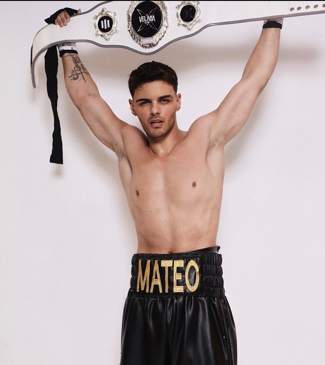 ana_16__'s tweet photo. Orgullosa de ti @AbrahamMateo, todo lo que te propones lo consigues, eres un guerrero, sigue así y sígueme demostrando que pase lo que pase hay que seguir para adelante aunque te encuentres un muro muy difícil de romper, siempre hay maneras de vencer https://t.co/kX16TXL9sy