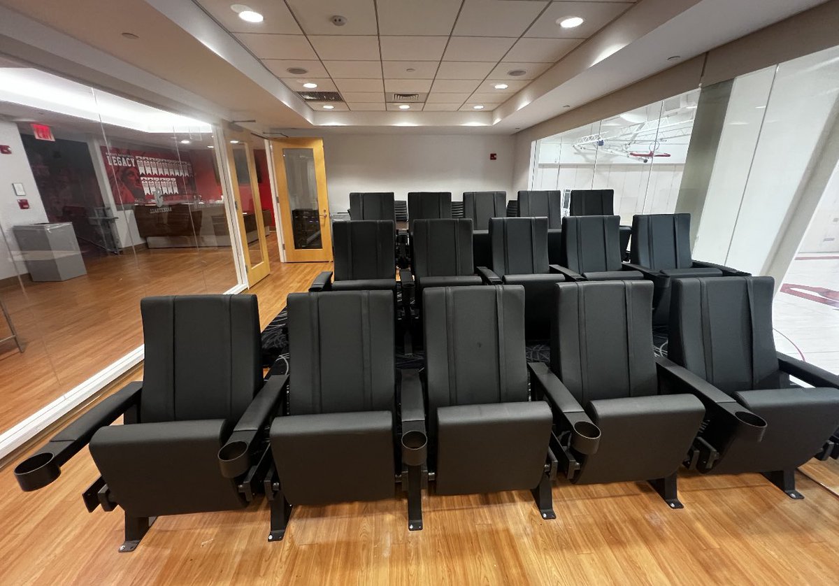 JohnADiffley's tweet photo. Updates in Taffner… new Film Room @StJohnsBBall @StJohnsWBB and lab for learning… 🏀🌏🔥⚡️ https://t.co/TIkVpHWNrp