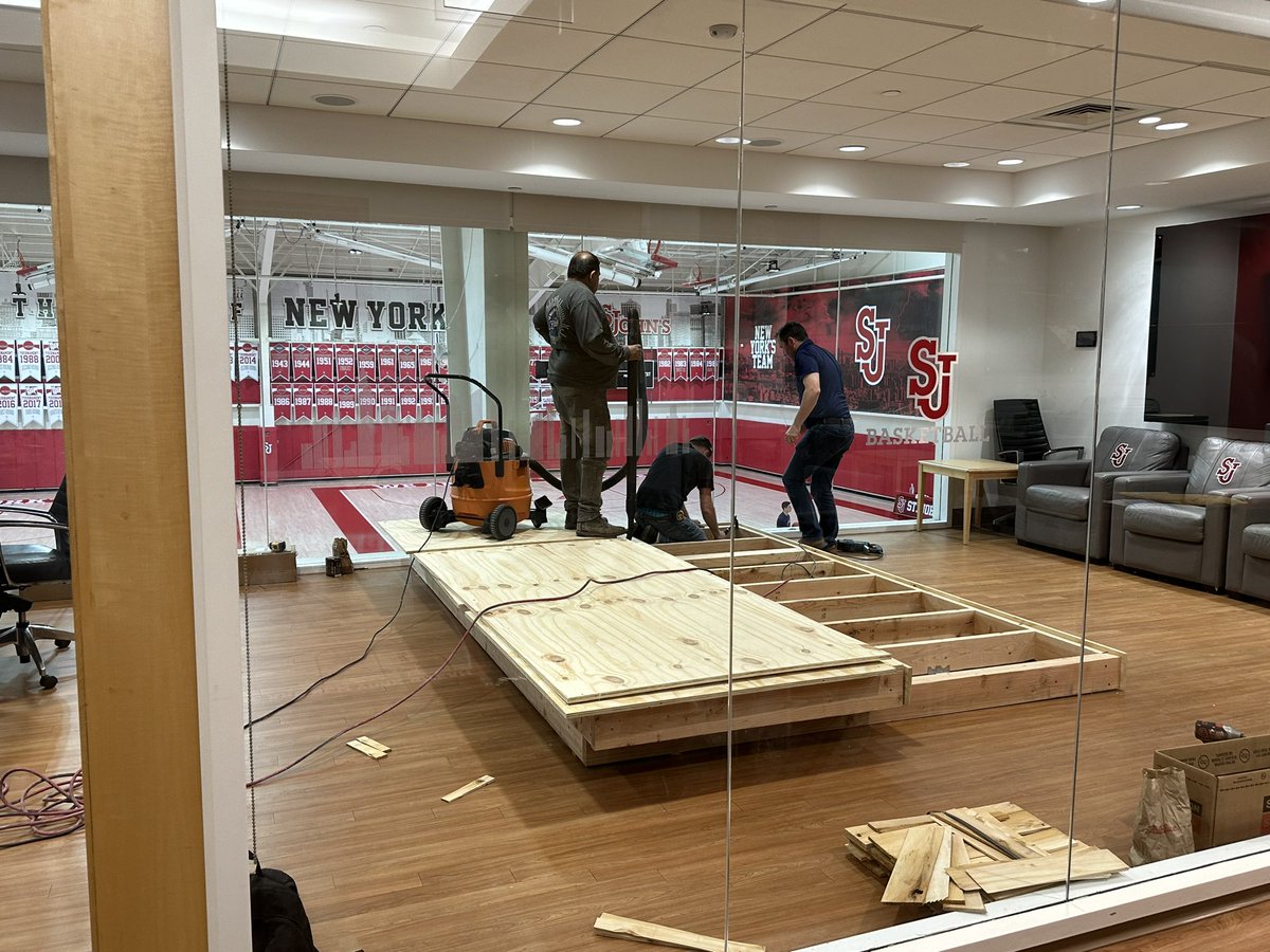 JohnADiffley's tweet photo. Updates in Taffner… new Film Room @StJohnsBBall @StJohnsWBB and lab for learning… 🏀🌏🔥⚡️ https://t.co/TIkVpHWNrp