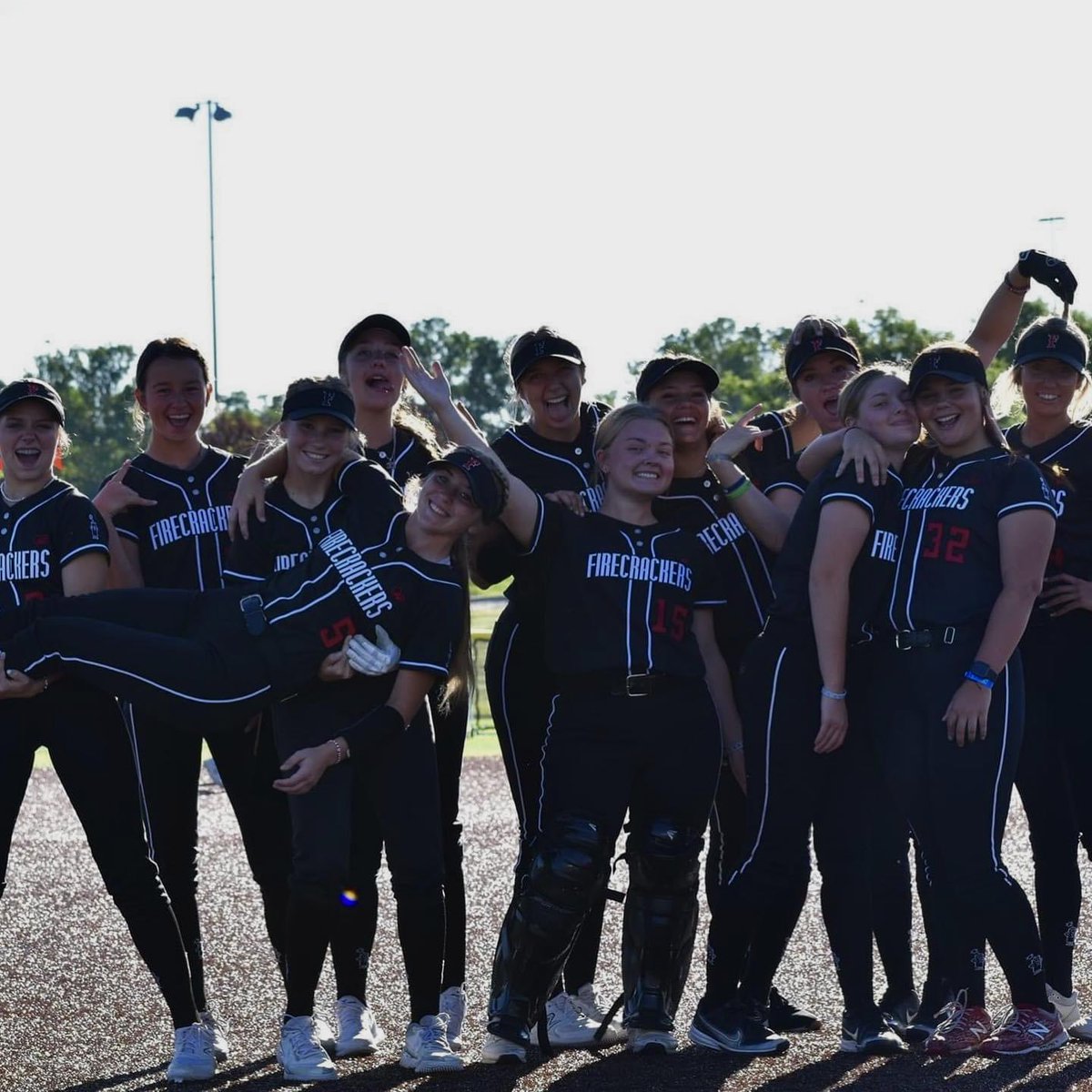 ashlyn_fike's tweet photo. Had an absolute blast in Colorado this week with my girls! I had 5 home runs on the week, and only 1 error in the field with 42 total chances. Next stop, Kansas City! @CoachGill_MSU @CoachJenParsons @BigRockHawk @ShawnWoods22 @jtjones00 @JAnderson_Coach https://t.co/NdNkMjCD4O