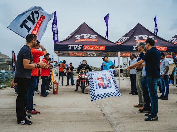 Vimalsumbly's tweet image. 3️⃣6️⃣5️⃣7️⃣🔘9️⃣2️⃣kms.

Yes that’s the new 24hour Indian National Endurance Record set by TVS Motor company,  #RR310 #RaceCrafted 
#TVSApacheSeries #Natrax #RacingDnaUnleashed