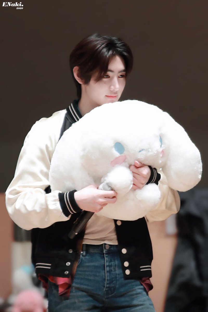 my favorite part of dark blood era is how it gave us more of these cinnamoroll sunghoon ૮ ◜ ‧̫ ◝ ა