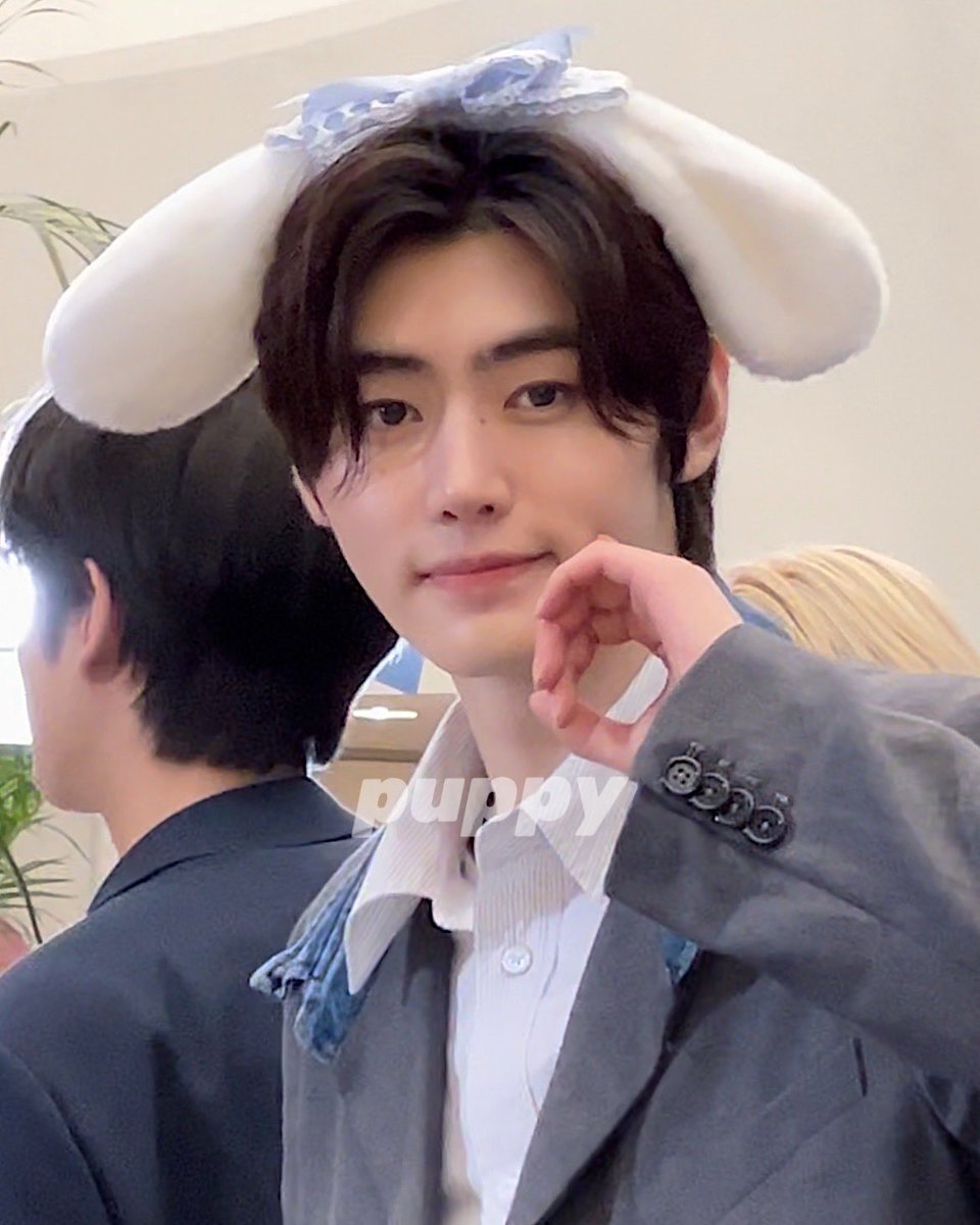 prodshn's tweet photo. my favorite part of dark blood era is how it gave us more of these cinnamoroll sunghoon ૮ ◜ ‧̫ ◝ ა https://t.co/MNU7CcnkuW