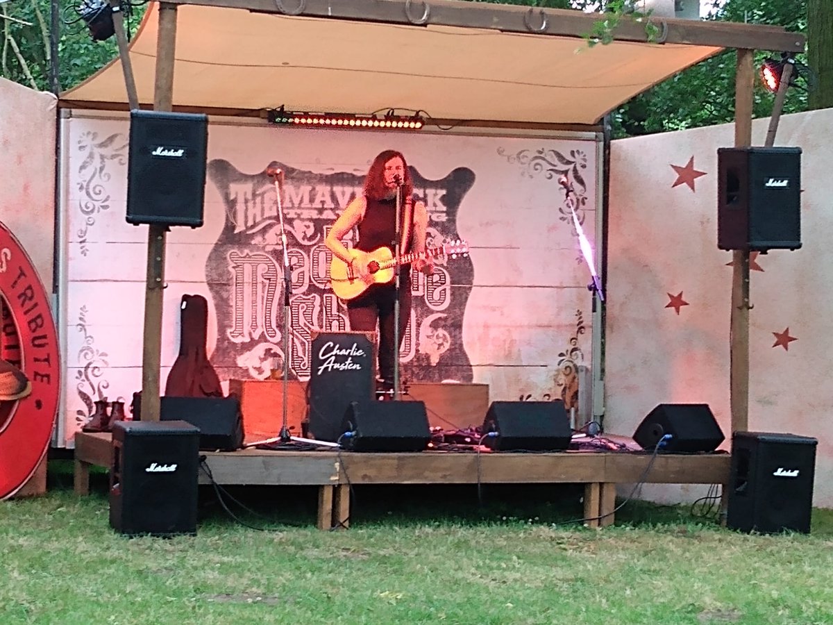 LOVED my first @mavfest this weekend. Wonderful festival & really enjoyed solo sets and playing as Cajonista with @pepesongs