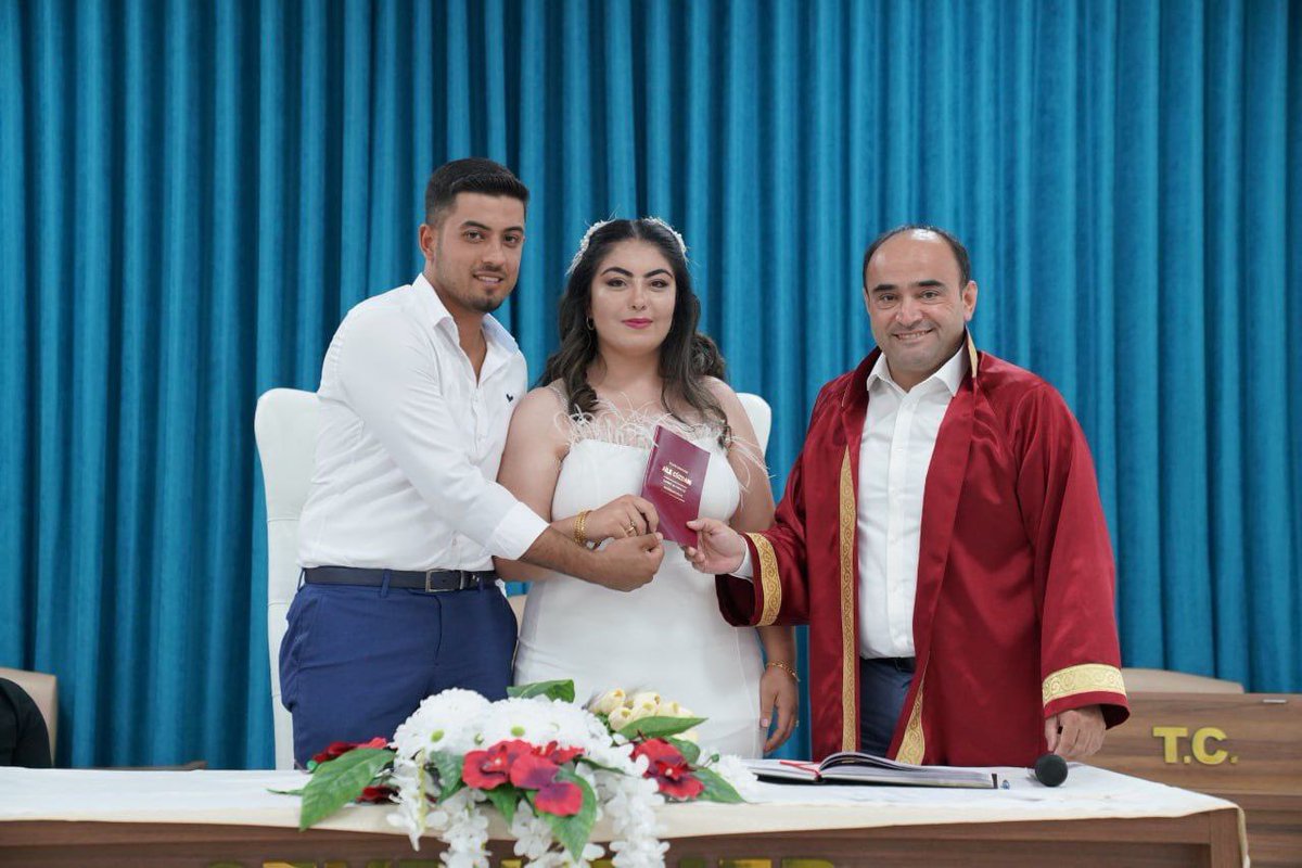 Genç çiftlerimizin mutluluğa attığı ilk adıma ortak oluyoruz.
