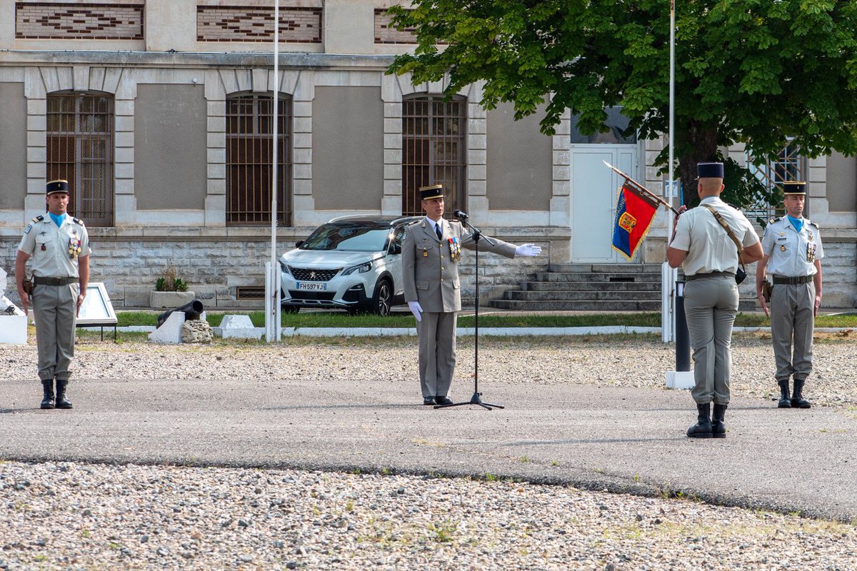 48eRT_CDC's tweet image. La semaine dernière au 48, c’était au tour des aigles 🦅 de la 5e compagnie de changer de commandement. 
Le capitaine Jean a cédé sa place de commandant d’unité au capitaine David! #passcom #tradition #commandement @armeedeterre @COMSIC_FR @ArmeesNoA