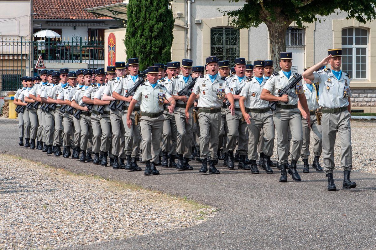 48eRT_CDC's tweet image. La semaine dernière au 48, c’était au tour des aigles 🦅 de la 5e compagnie de changer de commandement. 
Le capitaine Jean a cédé sa place de commandant d’unité au capitaine David! #passcom #tradition #commandement @armeedeterre @COMSIC_FR @ArmeesNoA