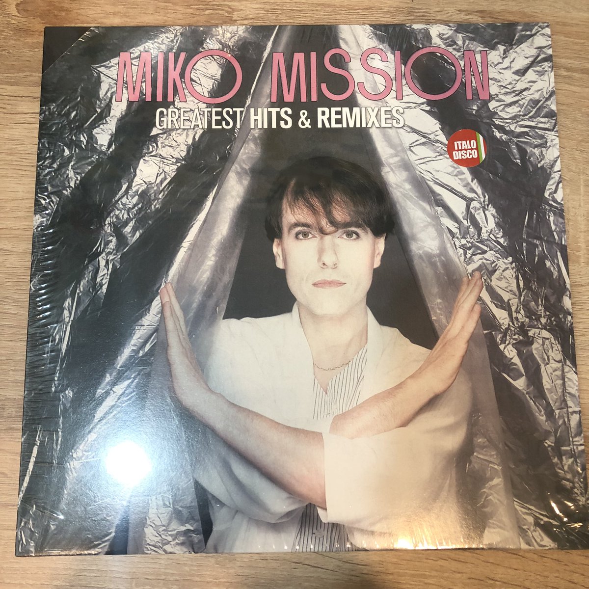 SergKeySi's tweet image. Штошь. Купил наконец одного из героев итало-диско на пластинке. Вам не понять какие эмоции ощущаю. А вообще из этой серии много уже собрал пластов. И рекомендую всем сейчас подбирать. Потом все дороже будут.