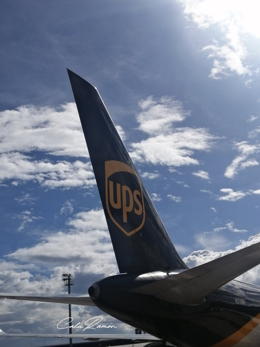 Una bonita para iniciar la semana, cielos despejados. 
#Aviación #AeropuertoDeQuito