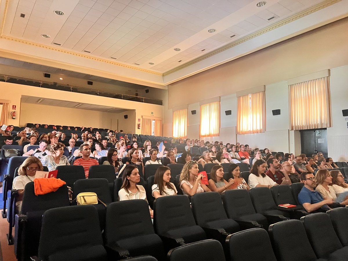 sscc_iberica's tweet photo. 🔴 140 profes de nuestros seis coles se reúnen durante 3 días en Salamanca para hablar de la acción tutorial en la Educación SSCC bajo el lema “Generando Vínculos”. #YoSoySSCC 
@colegio_sscc @SanJoseSSCC @VMirasierraSSCC @PadreDamianSSCC @NtraSradeLaPaz @SSCCMiranda https://t.co/IbuVsBITzw