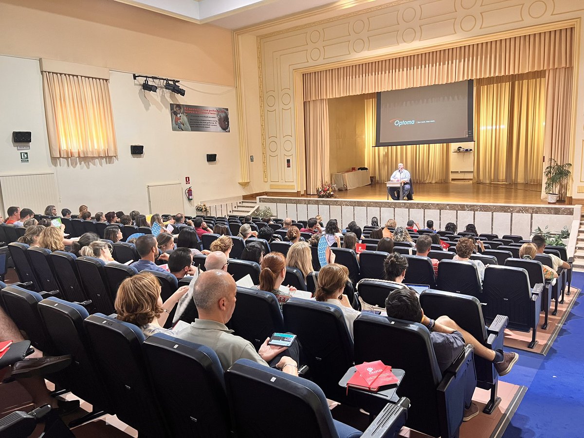 sscc_iberica's tweet photo. 🔴 140 profes de nuestros seis coles se reúnen durante 3 días en Salamanca para hablar de la acción tutorial en la Educación SSCC bajo el lema “Generando Vínculos”. #YoSoySSCC 
@colegio_sscc @SanJoseSSCC @VMirasierraSSCC @PadreDamianSSCC @NtraSradeLaPaz @SSCCMiranda https://t.co/IbuVsBITzw