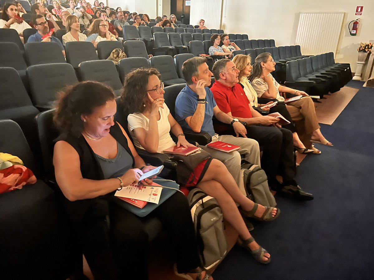 sscc_iberica's tweet photo. 🔴 140 profes de nuestros seis coles se reúnen durante 3 días en Salamanca para hablar de la acción tutorial en la Educación SSCC bajo el lema “Generando Vínculos”. #YoSoySSCC 
@colegio_sscc @SanJoseSSCC @VMirasierraSSCC @PadreDamianSSCC @NtraSradeLaPaz @SSCCMiranda https://t.co/IbuVsBITzw