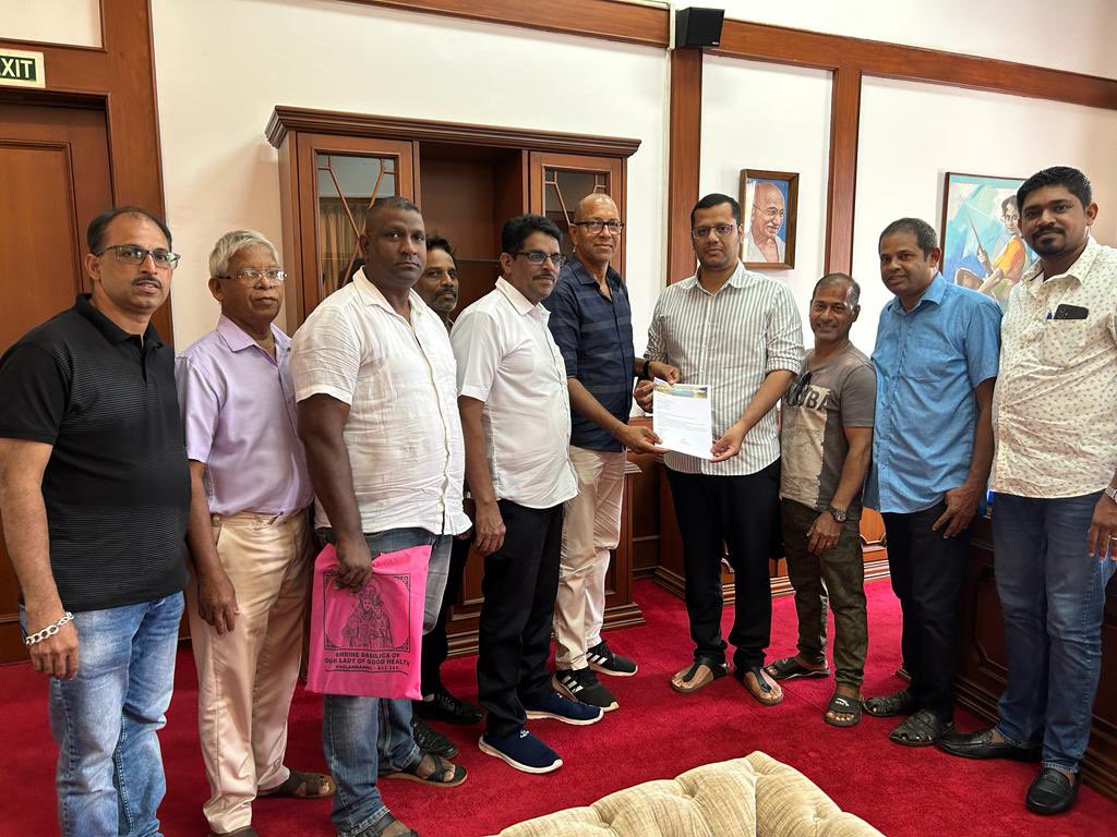 thegoanonline's tweet photo. Traditional #Goan #Shack Operators give an appeal to LOP @Yurialemao9 ,assures them to raise their issues in the upcoming Assembly Session &amp; protect their traditional occupation.

@INCGoaSM #ShackOperators https://t.co/r5NHuYi8Lw